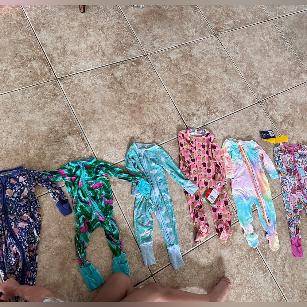 Bundle of 6 , little sleepies, magnetic me and ruffle butts size 3-6 months